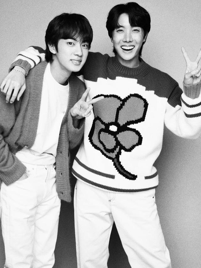 Momen Jin Diantar Member BTS Jalani Wajib Militer, Curi Perhatian