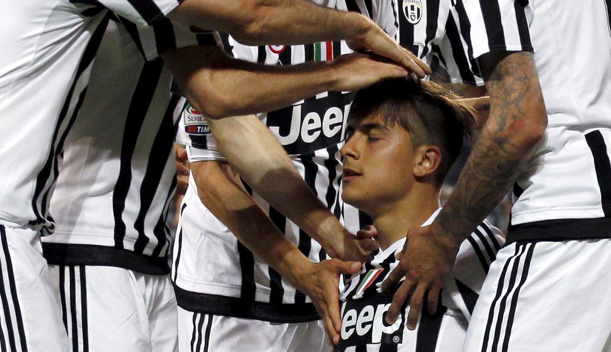 Ekspresi Paulo Dybala setelah mencetak gol ke gawang Lazio dalam laga Serie A Italia di Stadion Juventus, Kamis (21/4/2016) dini hari WIB. Paulo Dybala mencetak dua gol untuk Juventus. (Reuters/Alessandro Garofalo)