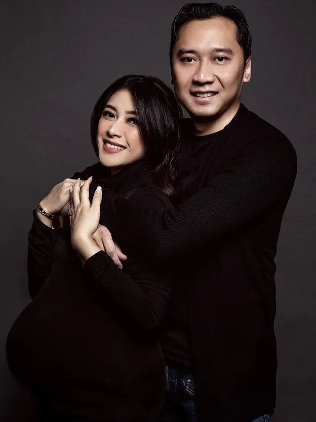 6 Potret Elegan Maternity Shoot Aliya Rajasa Bareng Keluarga, Siap Sambut Anak Keempat