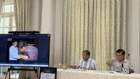 JK Pamer Foto Jokowi Berbaju Kotak-kotak: Dia Jadi Presiden Karena Saya