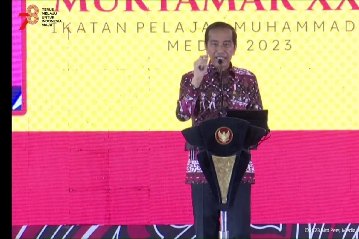 Presiden Joko Widodo (Jokowi) saat menghadiri Muktamar Ikatan Pemuda Muhammadiyah (IPM) di Medan.