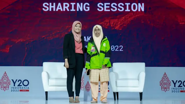Suparti (40 tahun) driver ojek online (ojol) mitra Gojek.