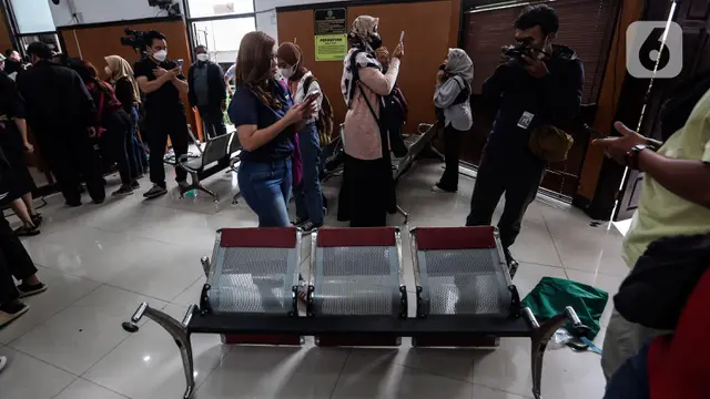 Pendukung Eliezer Bersorak Sambut Hukuman 1 Tahun 6 Bulan untuk Eliezer
