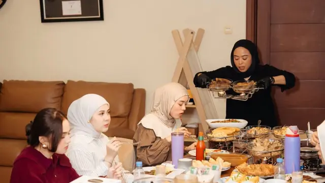 Geng artis mamayu bukber bareng. (credit:instagram.com/kesharatuliu05)