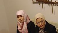Asma Nadia didampingi Ana Sofa Yuking selaku kuasa hukum (Vera Utami)