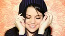 Dilansir dari factslegend, Selena Gomez sempat miliki cincin keperawanan. Namun cincin tersebut lepas usai ia bertemu Justin Bieber. (Diamond Wedding Ring Ideas)