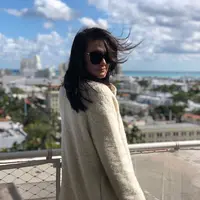 Hari Valentine kerap dirayakan oleh muda-mudi yang sedang kasmaran dan identik dengan memberikan bunga, cokelat atau hadiah lainnya. Namun sepertinya tidak berlaku bagi Luna Maya. (Instagram/lunamaya)