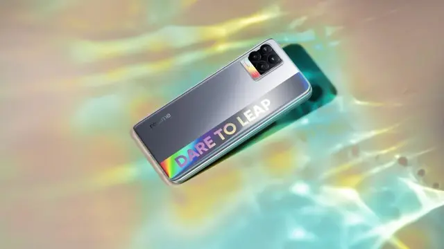 realme 8 - Cyber Silver.