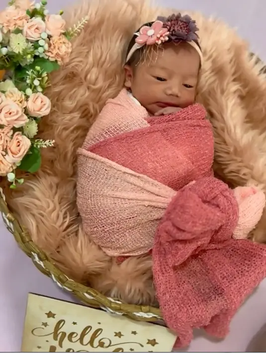 Anak pertama Felicya Angelista dan Hito Caesar (Instagram/felicyangelista_)