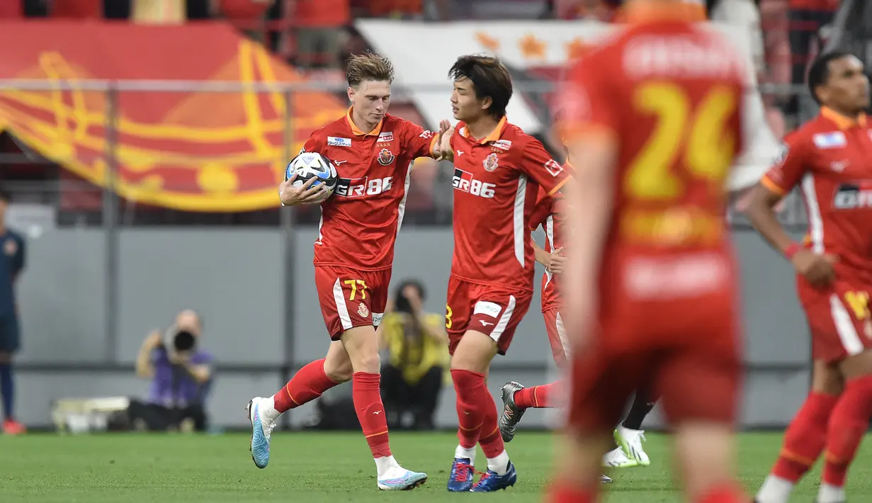 Pada musim 2023 ia menerima tawaran untuk dipinjamkan ke Nagoya Grampus demi mendapatkan menit bermain yang lebih banyak. Bermain 2.590 menit dalam 33 laga J1 League, artinya ia hanya absen berlaga sekali sepanjang musim, Kasper Junker mampu mencetak 16 gol sepanjang musim dari 80 tembakan, ditambah tiga assist. (J.LEAGUE)