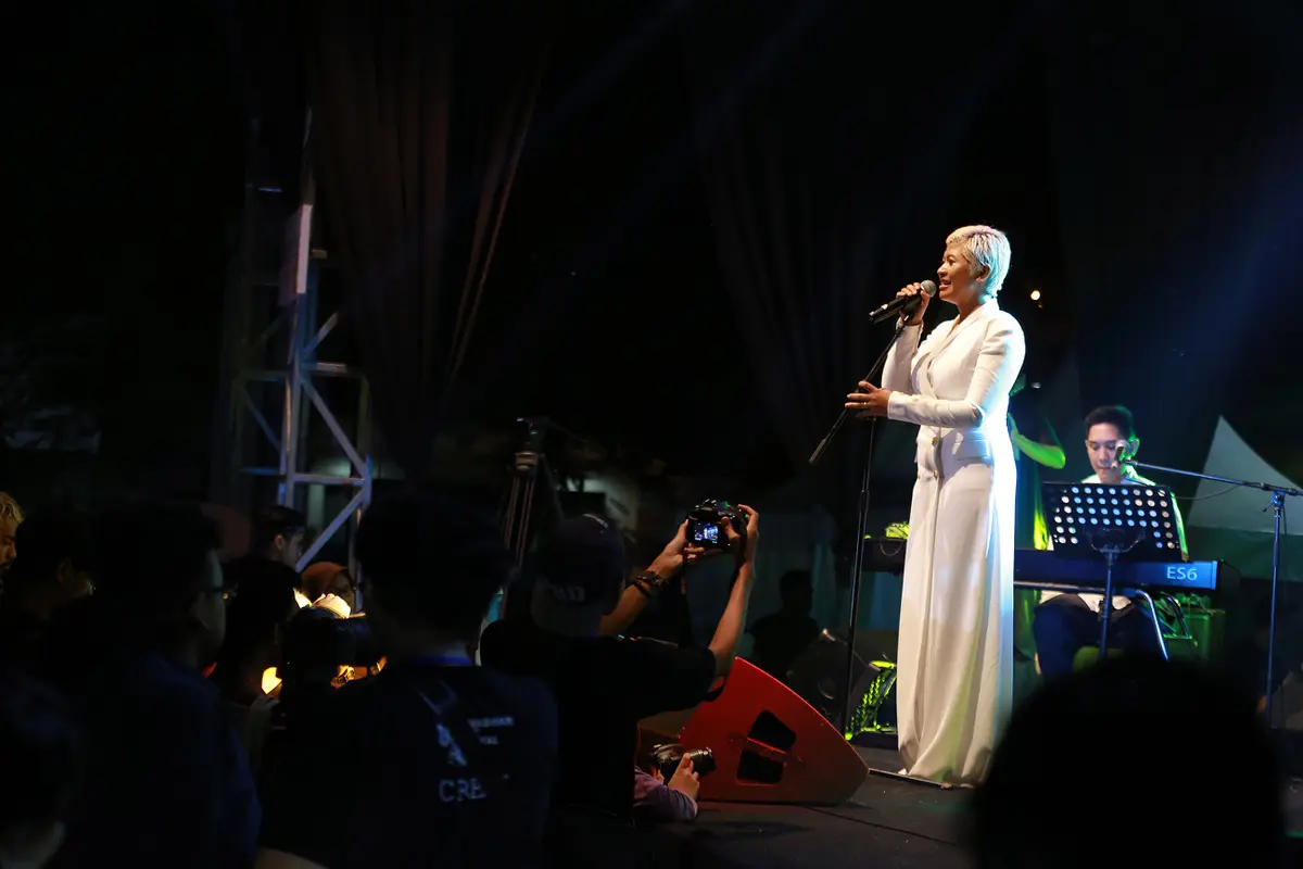 [Bintang] Dira Sugandi