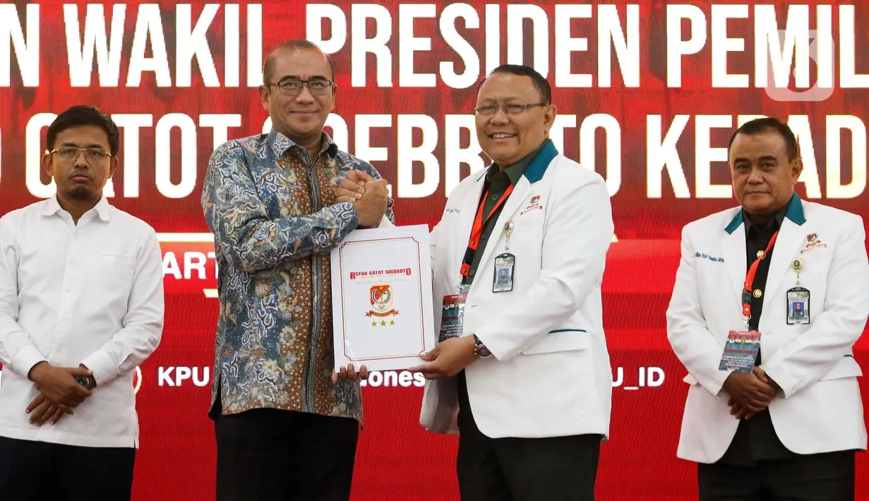 Komisi Pemilihan Umum (KPU) resmi menerima hasil pemeriksaan kesehatan tiga bakal calon presiden dan wakil presiden Pemilu 2024 dari RSPAD Gatot Soebroto. (Liputan6.com/Herman Zakharia)