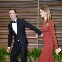 Behati Prinsloo dan Adam Levine menikah di tahun 2014, pada akhir September lalu telah dikaruniai seorang putri cantik bernama Dusty Rose Levine. Bersama keluarga kecilnya, Adam terlihat sedang berlibur di Pantai. (AFP/Bintang.com)