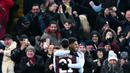 Aston Villa memastikan tempat di perempat final FA Cup setelah menang 2-0 atas Cardiff City. Ini adalah pertama kalinya mereka mencapai babak ini sejak 2015. (AFP/Oli Scarff)
