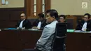Terdakwa kasus dugaan korupsi e-KTP, Andi Agustinus alias Andi Narogong saat mengikuti sidang tuntutan di Pengadilan Tipikor, Jakarta, Kamis (7/12). Andi Narogong dituntut hukuman delapan tahun, denda satu milyar rupiah. (Liputan6.com/Helmi Fithriansyah)