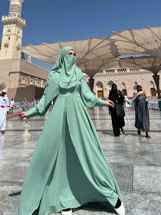 Tampil Bercadar, Ini 7 Potret Bella Shofie Jalani Umrah di Kehamilan Keduanya