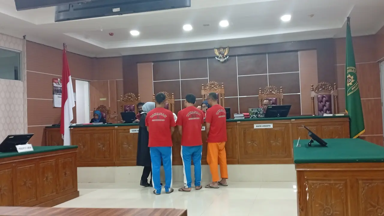 Sidang kasus penyelundupan ratusan iPhone