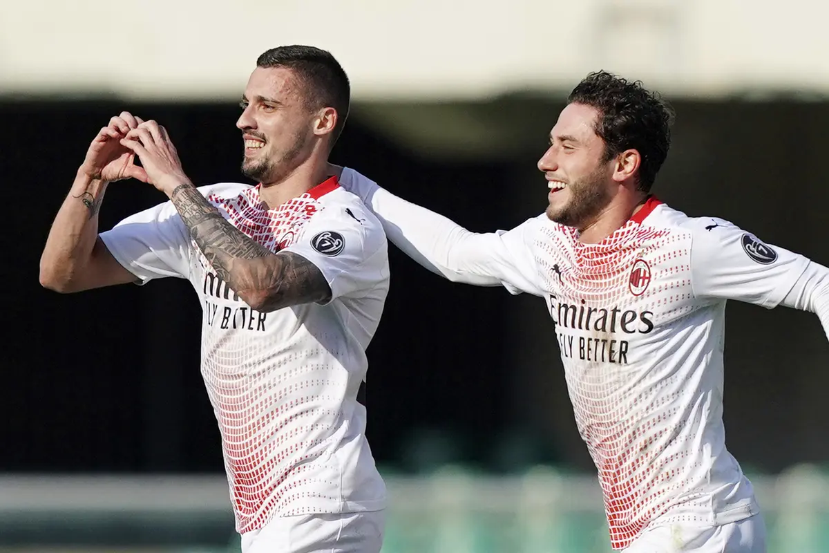 FOTO: Menang di Kandang Verona, AC Milan Tempel Ketat Inter Milan