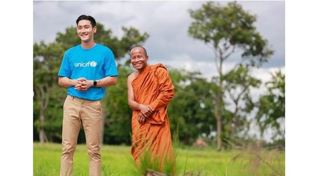 7 Potret Siwon Super Junior Saat Jadi Duta UNICEF Ini Bikin Salut