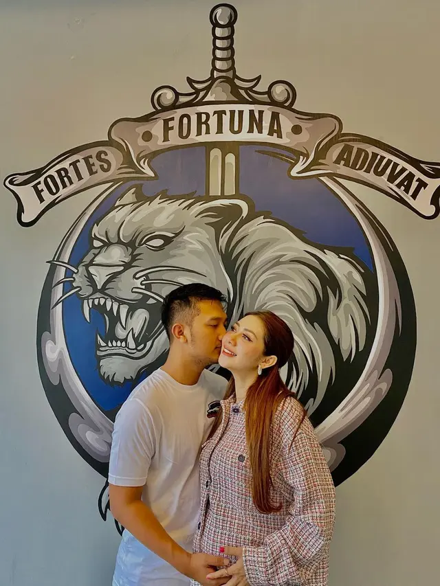 Hamil Anak Ketiga, Ini 6 Potret Delta Hesti Pamer Baby Bump. (Sumber: Instagram/deltahesti)
