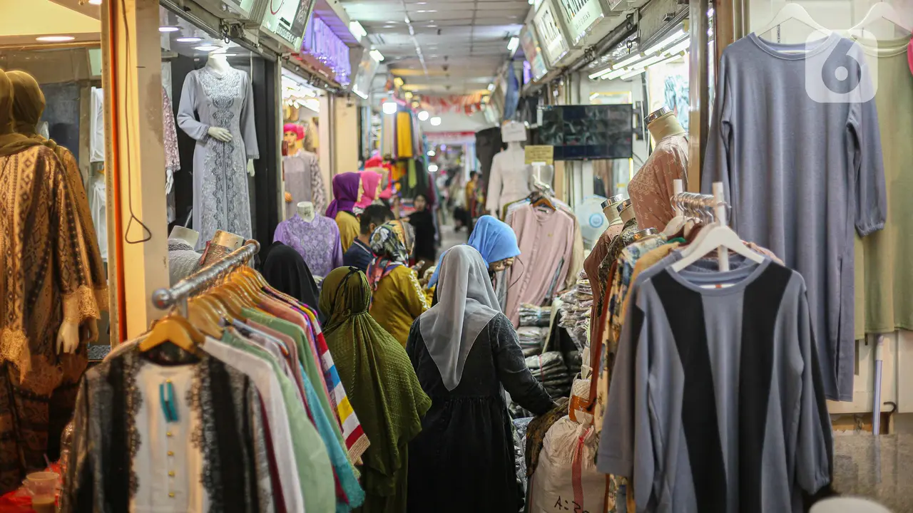 Pasar Tanah Abang Mulai Bergeliat Kembali