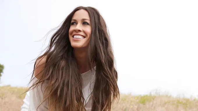 Dukung Pendidikan, Alanis Morissette Kembali Dengan Lagu Baru
