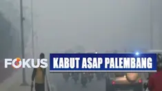Kendaraan yang akan melintas pun terpaksa berjalan sangat hati-hati sambil menyalakan lampu kendaraannya, guna menghindari kecelakaan.