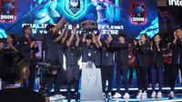 BOOM Esports mengangkat tropi Predator Shield APAC Predator League 2025. Credit: Acer Indonesia