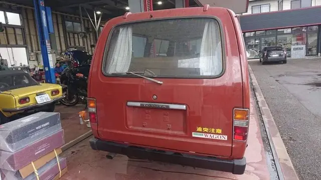 Toyota Hiace jadul (Facebook/Sri Lankan Van Riders)