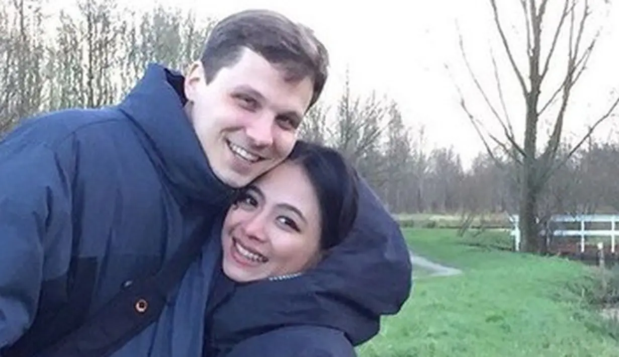 Nadia Vega menikah dengan pria Belanda bernama Yaar Jorik Cozy. Ia mantap menjadi mualaf setelah sebelumnya mengalami dilema karena perbedaan agama. Setelah jadi mualaf, ia berganti nama jadi Sultan Yaar Jorik Cozy. (Foto: Instagram Nadia Vega)