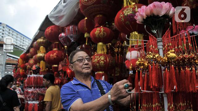 Berburu Pernak-Pernik Imlek di Petak Sembilan