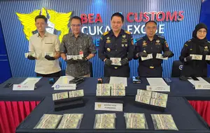 Koper WN Thailand Bikin Curiga Petugas, Isinya Tumpukan Dolar AS