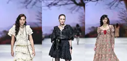 Kolaborasi perdana The Story Of dan METRO di Jakarta Fashion Week 2027 hadirkan ROMANTICIST melalui 24 look, dibawakan Adinia, Nadila, Naila, dan Jihane. (Dok. The Story Of)