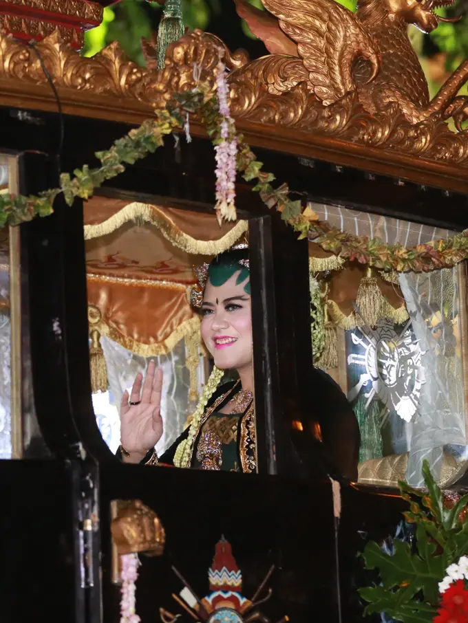 [Bintang] Kahiyang Ayu Kereta Kencana