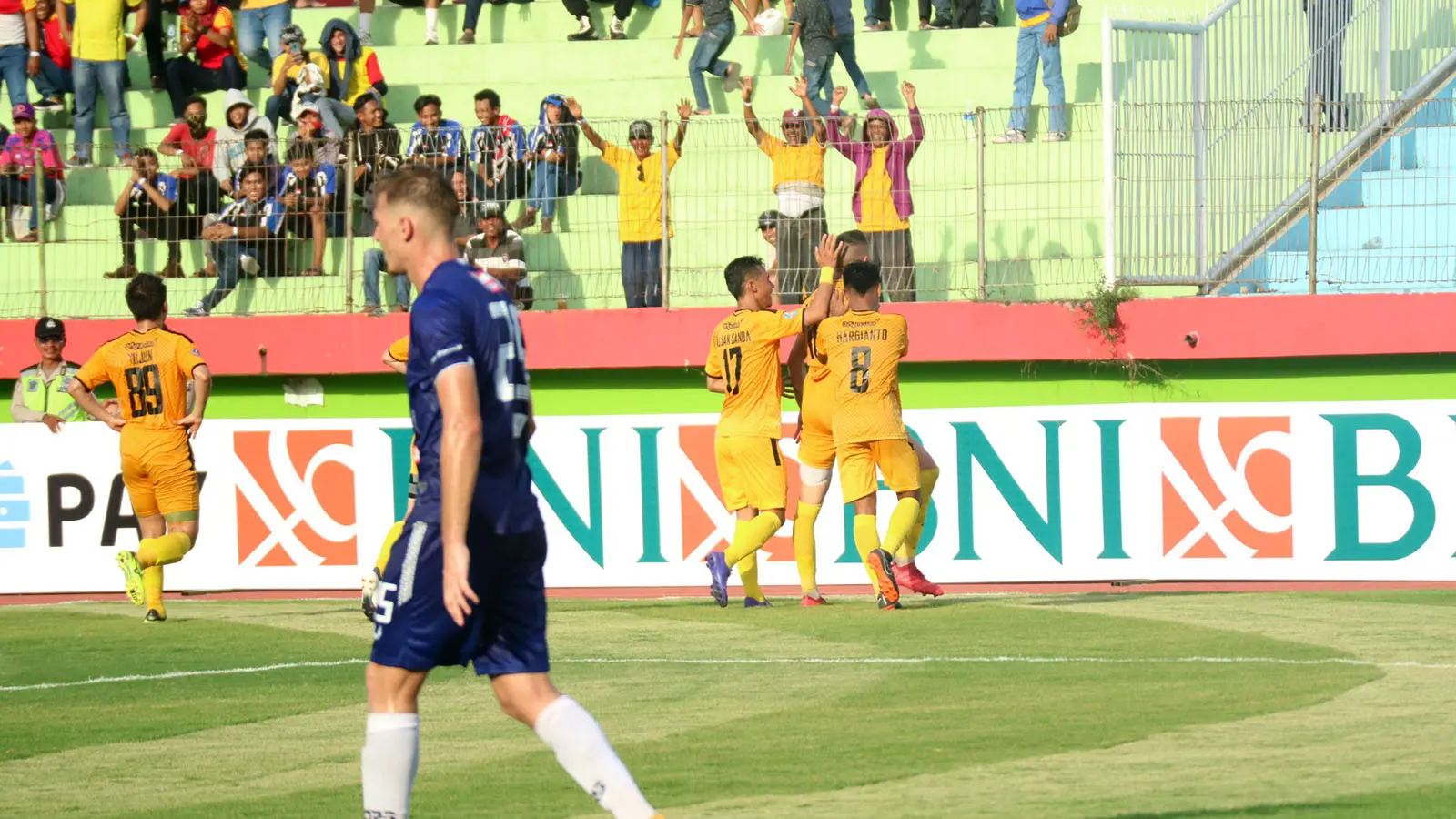 Duel Bhayangkara FC vs PSIS di Stadion Gelora Delta, Sidoarjo, Sabtu (7/4/2018). (Bola.com/Aditya Wany)