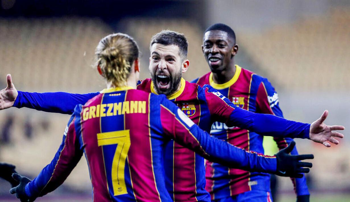 Barcelona - Tim Katalan ini merupakan salah satu tim paling doyan memboyong pemain dengan harga selangit namun minim kontribusi seperti Coutinho, Dembele hingga Griezmann. Jika ditotal, Blaugrana telah merogoh kocek sebesar 1,47 miliar euro dalam sedekade terakhir. (Foto: AP/Miguel Morenatti)