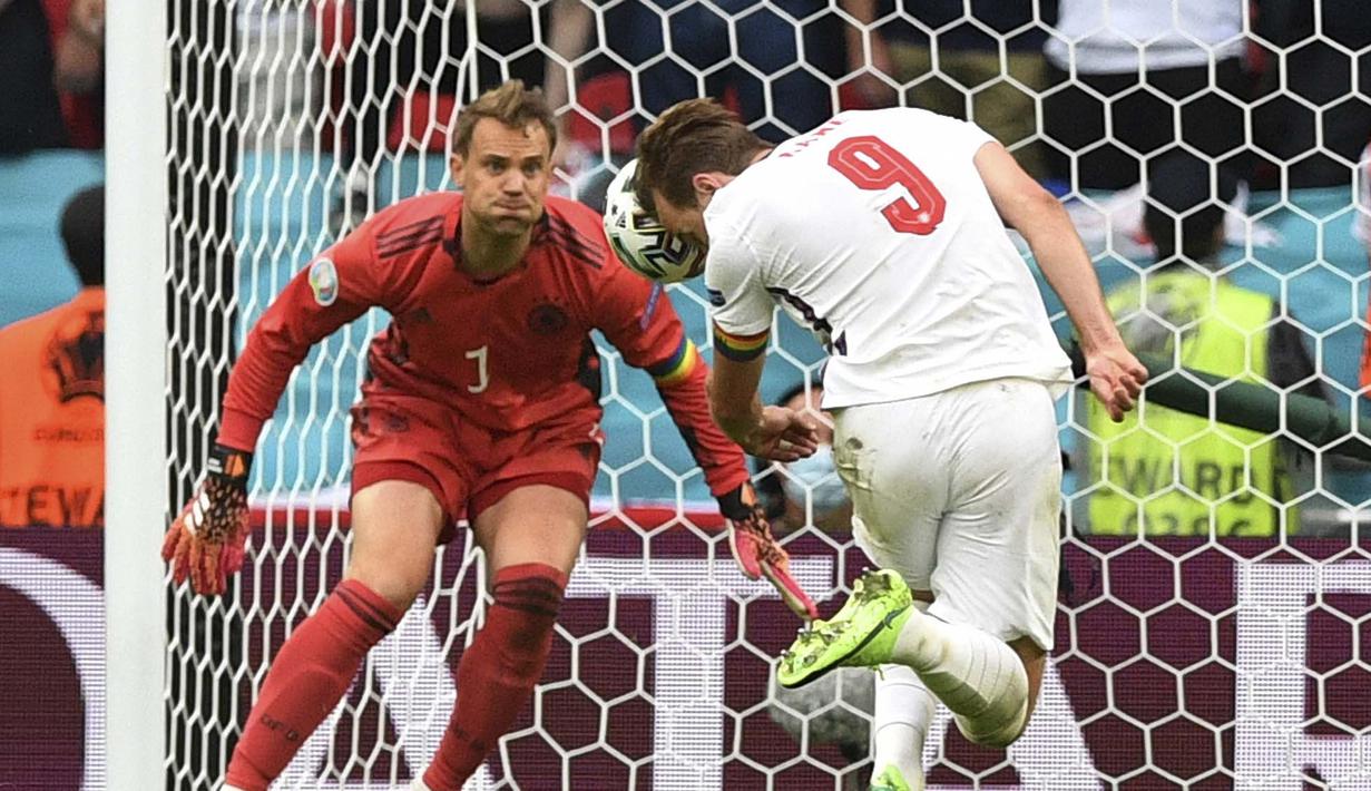 Inggris makin menjadi-jadi. Harry Kane menggandakan keunggulan dengan aksi sundulan memanfaatkan umpan cantik Jack Grealish pada menit ke-86. Skor 2-0 untuk keunggulan Timnas Inggris bertahan hingga laga berakhir. (Foto: AP/Pool/Justin Tallis)