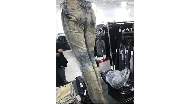 6 Desain Celana Jeans Ini Absurd Abis Bikin Geleng Kepala