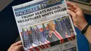 Sebuah foto menunjukkan halaman depan sebuah surat kabar di Manila, Filipina pada tanggal 7 November 2024 yang menunjukkan berita utama tentang terpilihnya kembali Donald Trump sebagai Presiden Amerika Serikat. (JAM STA ROSA/AFP)