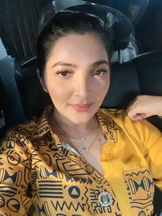 “Aku bikin konten sama keluarganya, Atta malah bikinlah kolabs mereka berdua. Dari yang gak ada perasaan dua-duanya. Awalnya bener-bener cuma konten, jadi suka,” lanjutnya. (Instagram/ashanty_ash)