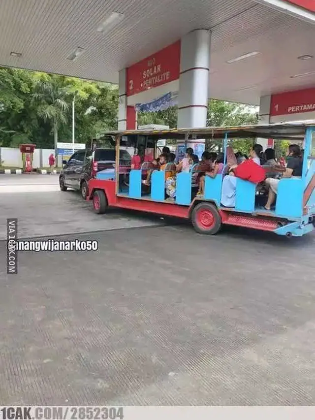 Kumpulan Potret Gaya Isi Bensin Kendaraan yang Bikin Geleng-Geleng Kepala (ist)