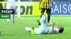 Berita video momen bek Malaysia, Nabil Hakim, melakukan tekel kepada gelandang Tajikistan, Fuzaylov Ziyovuddin, hingga kakinya patah pada laga Grup D Piala AFC U-19 2018, Selasa (23/10/2018).