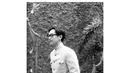 Sementara itu, Brandon Salim kenakan setelan beskap dan celana klasik bertekstur linen dari Agus Lim [@theleonardi]