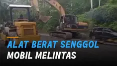 Sebuah alat berat senggol mobil melintas di jalan. kejadian itu terjadi terekam kamera handphone seseorang yang berada di lokasi.