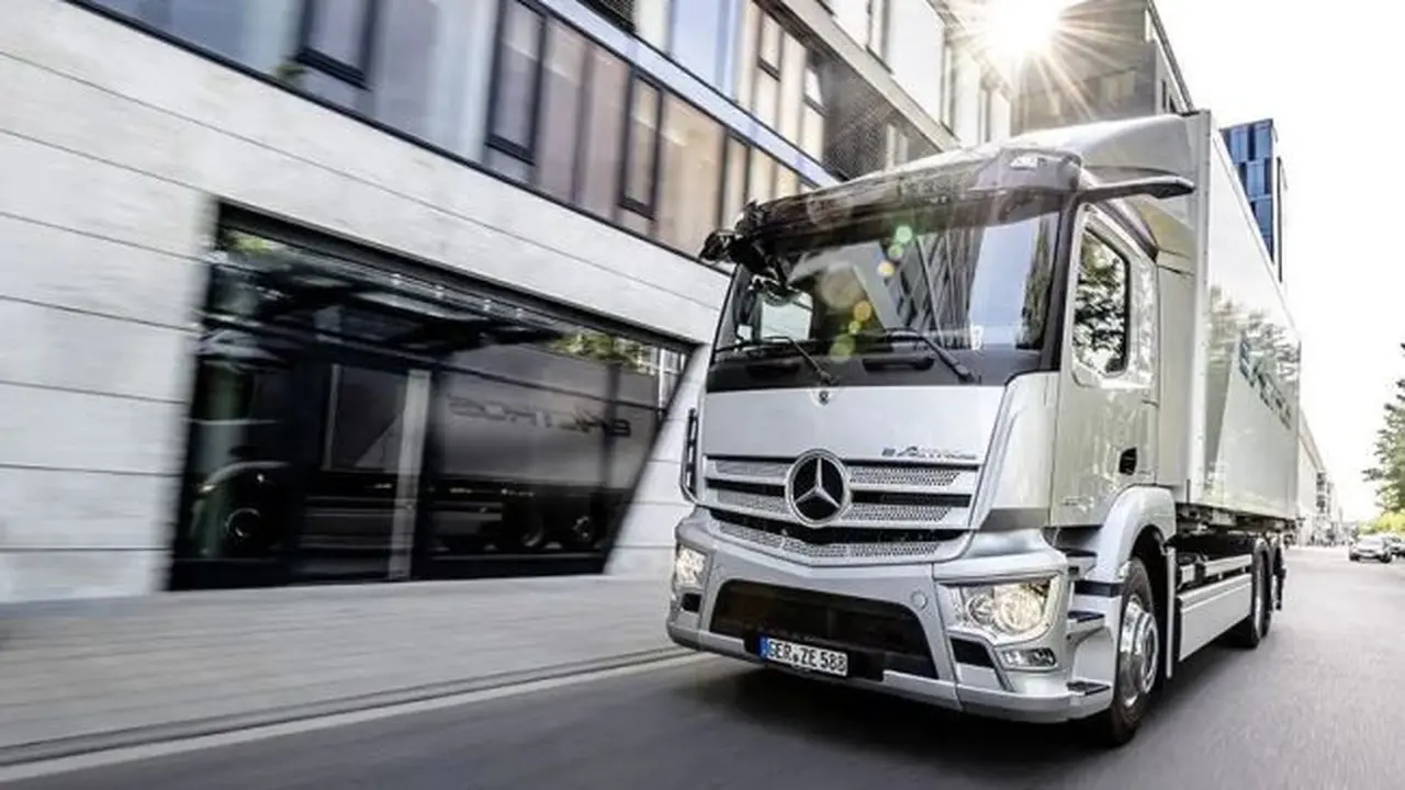 Mercedes-Benz Trucks melakukan perilisan perdana eActros.