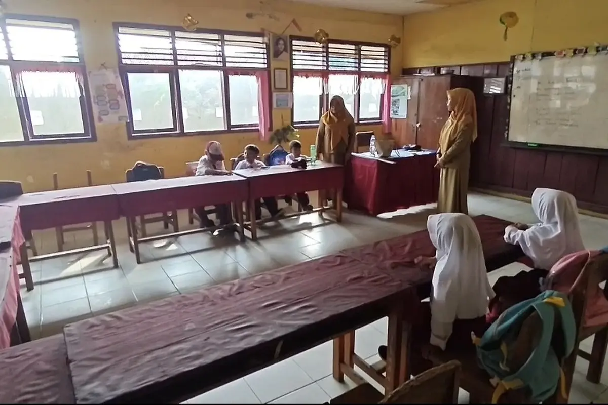 Potret lima murid SD Negeri 1 Gedung Meneng, Kecamatan Rajabasa, Bandar Lampung mengikuti MPLS. Foto : (Liputan6.com/Ardi).