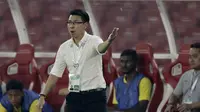 Pelatih Malaysia, Tan Cheng Hoe, saat melawan Indonesia pada laga kualifikasi Piala Dunia 2022 di SUGBK, Jakarta, Kamis (5/9). Indonesia takluk 2-3 dari Malaysia. (Bola.com/M Iqbal Ichsan)