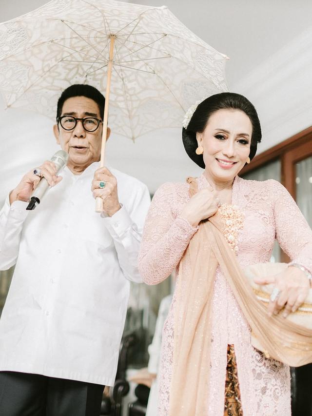 7 Potret Kompak Yayuk Suseno dan Henry Yosodiningrat di Momen Haru Siraman Anak