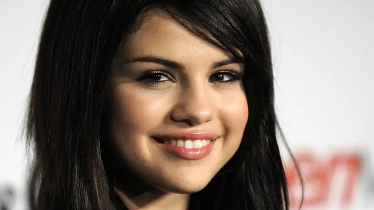 Kembali Dekat,Selena Gomez Kirim Foto Telanjang ke Justin Bieber?