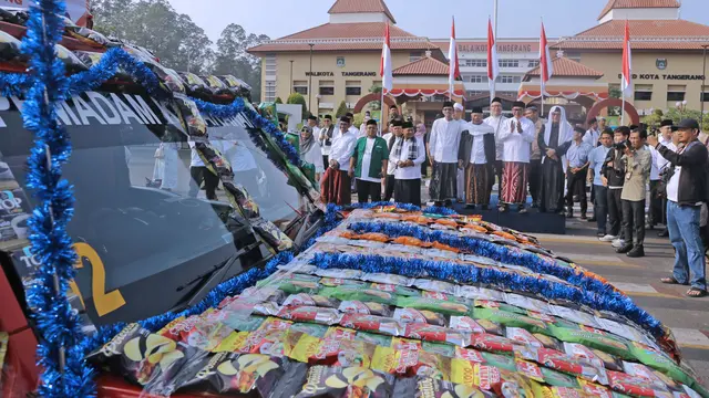 Semarak Maulid Nabi, Warga Tangerang Ikuti Kirab Gunungan